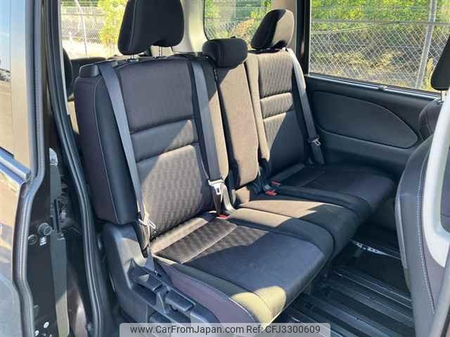 Nissan Serena thumbnail 9
