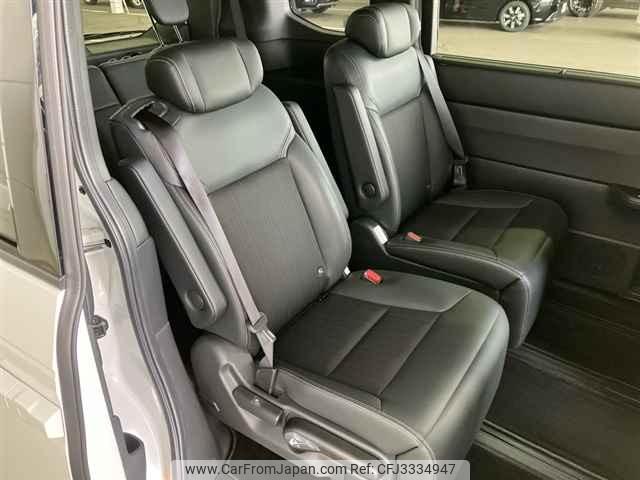 Honda stepwagon thumbnail 9