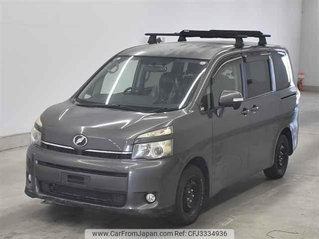 Toyota Voxy thumbnail 5