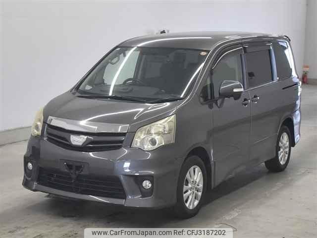 Toyota Noah thumbnail 5