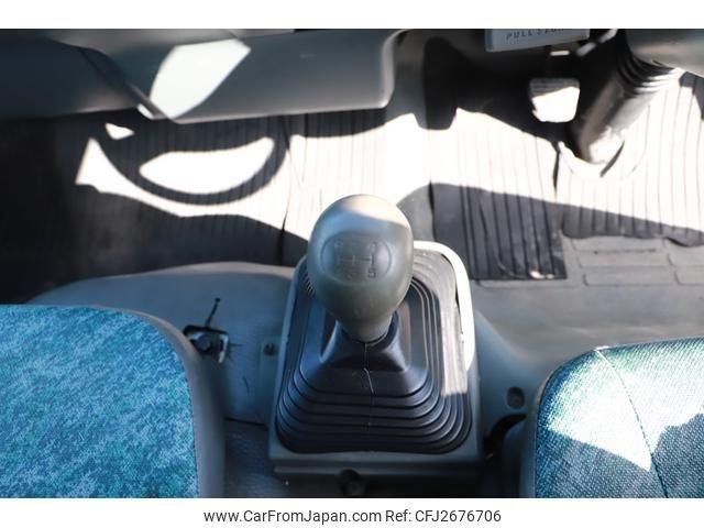 Mitsubishi Fuso Canter 2000 thumbnail 32