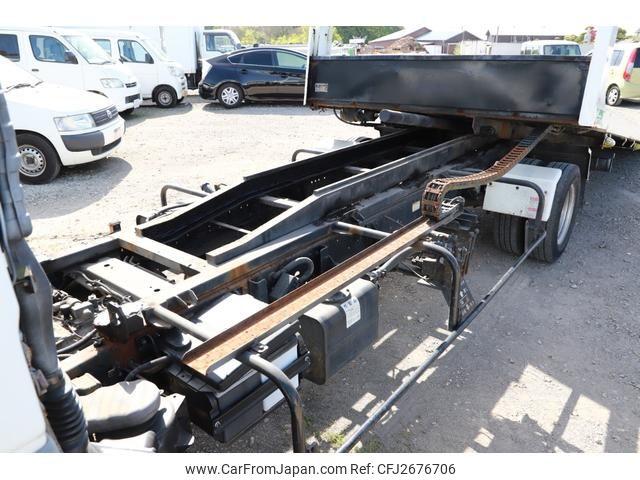 Mitsubishi Fuso Canter 2000 thumbnail 11