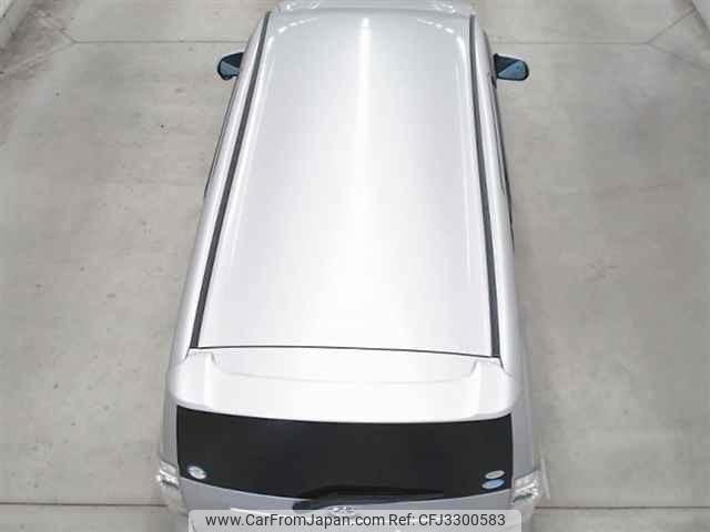 Toyota Voxy thumbnail 12
