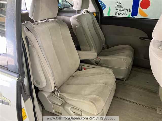 Toyota Estima Hybrid thumbnail 9