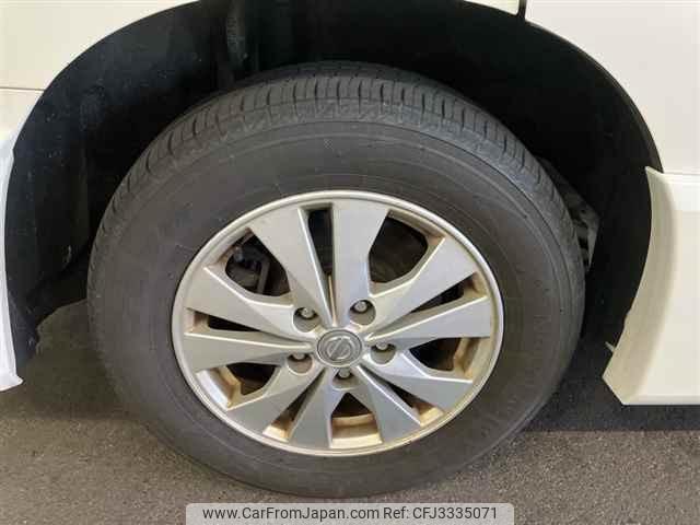 Nissan Serena thumbnail 10