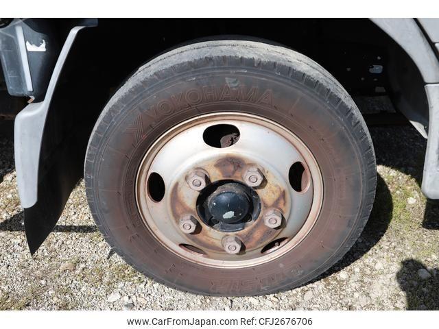 Mitsubishi Fuso Canter 2000 thumbnail 15
