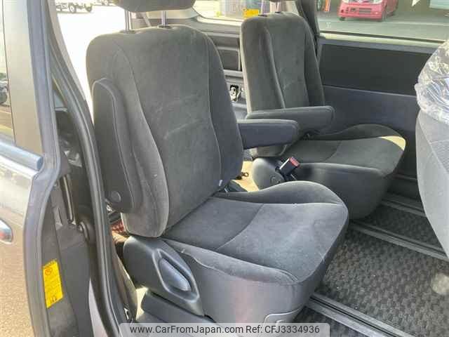 Toyota Voxy thumbnail 9