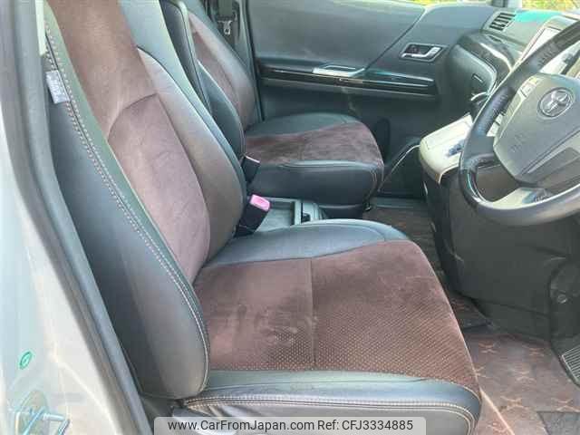 Toyota Alphard thumbnail 8