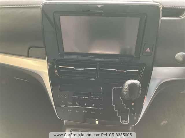 Toyota Estima Hybrid thumbnail 7