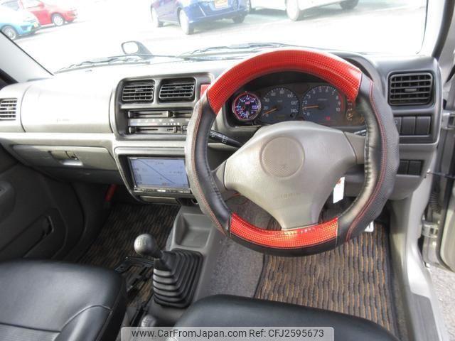 Suzuki Jimny 2001 thumbnail 3