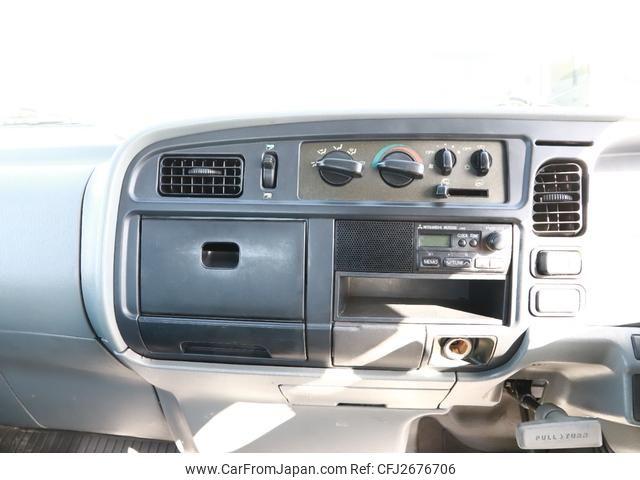 Mitsubishi Fuso Canter 2000 thumbnail 30