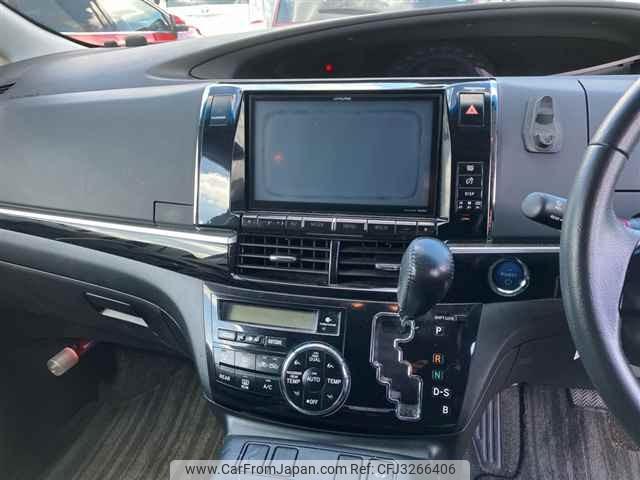 Toyota Estima Hybrid thumbnail 7