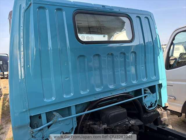Mitsubishi Fuso Canter 1997 thumbnail 33