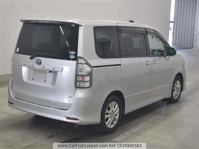 Toyota Voxy thumbnail 6