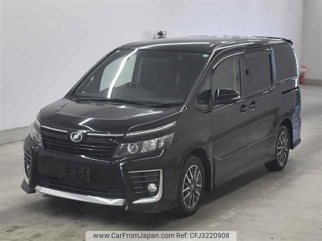 Toyota Voxy thumbnail 5