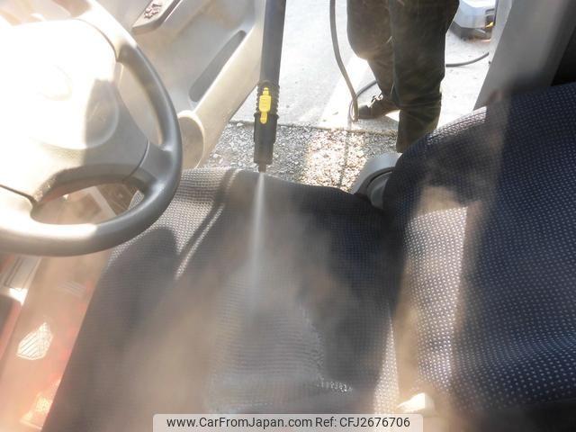 Mitsubishi Fuso Canter 2000 thumbnail 36