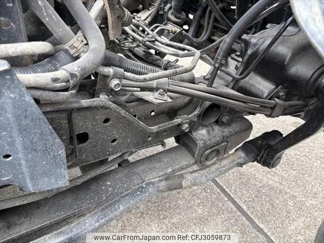Mitsubishi Fuso Canter 2000 thumbnail 37