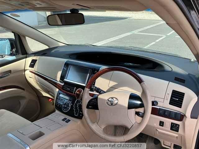 Toyota Estima Hybrid thumbnail 4