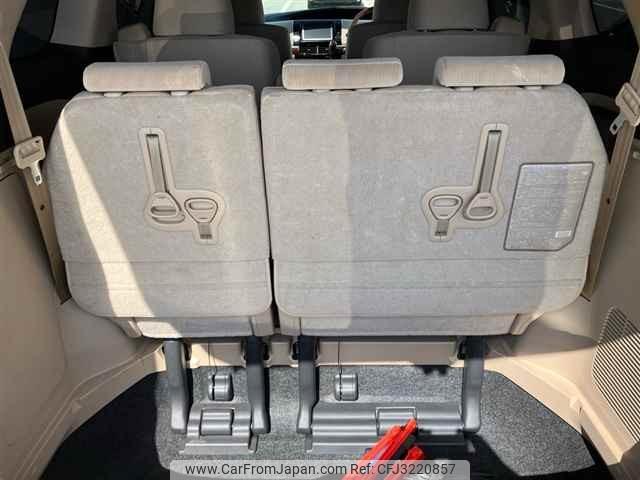 Toyota Estima Hybrid thumbnail 11