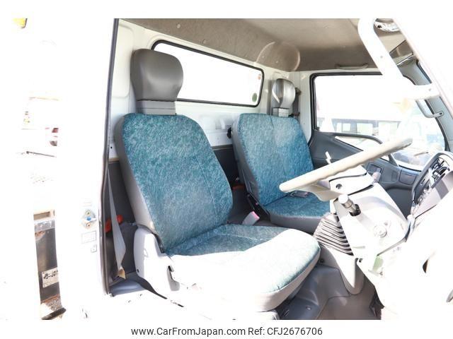 Mitsubishi Fuso Canter 2000 thumbnail 28