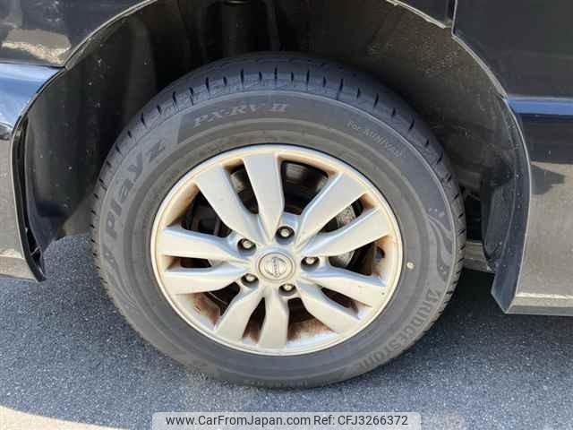 Nissan Serena thumbnail 10