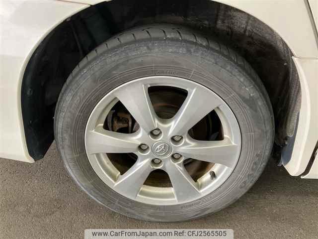 Toyota Estima Hybrid thumbnail 10
