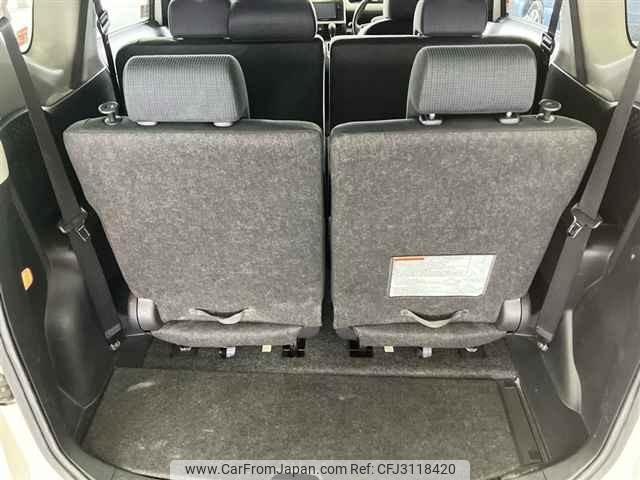 Toyota Sienta thumbnail 11