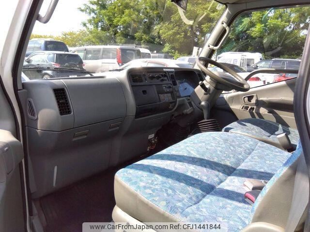 Mitsubishi Fuso Canter 2001 thumbnail 3