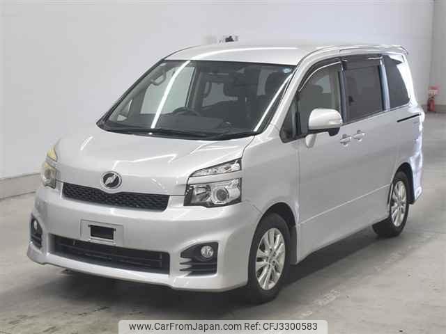 Toyota Voxy thumbnail 5