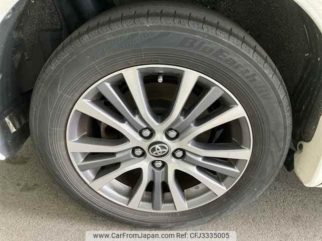 Toyota Estima Hybrid thumbnail 10