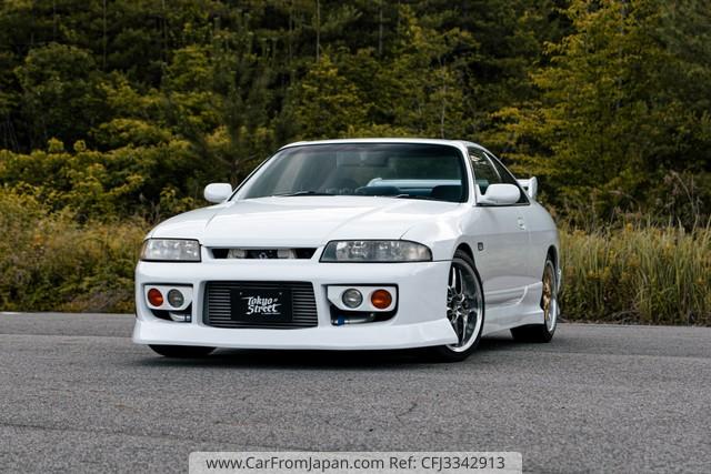 Nissan Skyline Coupe 1996 thumbnail 2