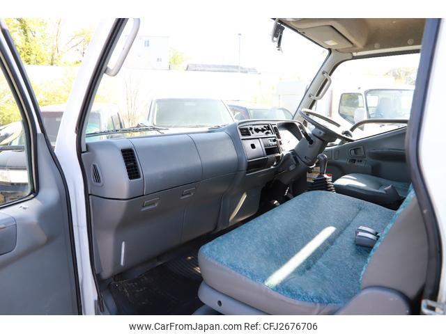 Mitsubishi Fuso Canter 2000 thumbnail 24