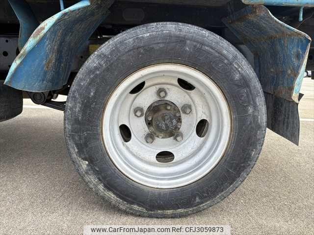 Mitsubishi Fuso Canter 2000 thumbnail 52