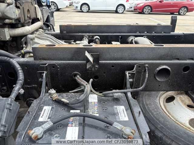 Mitsubishi Fuso Canter 2000 thumbnail 39