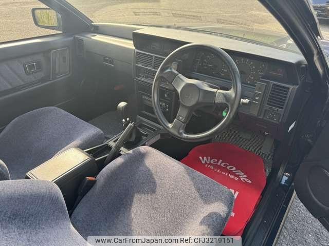 Nissan Skyline Coupe 1987 thumbnail 5