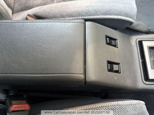 Toyota Mark II Wagon 1985 thumbnail 17