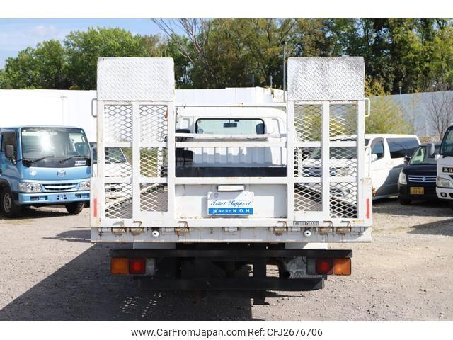 Mitsubishi Fuso Canter 2000 thumbnail 4