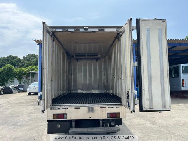Isuzu Elf Truck 2001