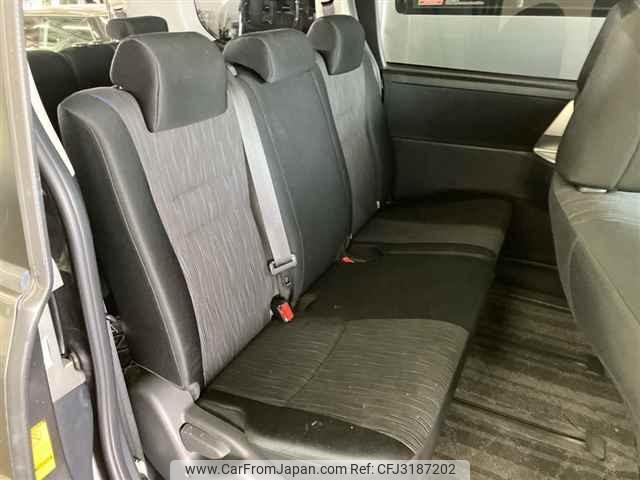 Toyota Noah thumbnail 9