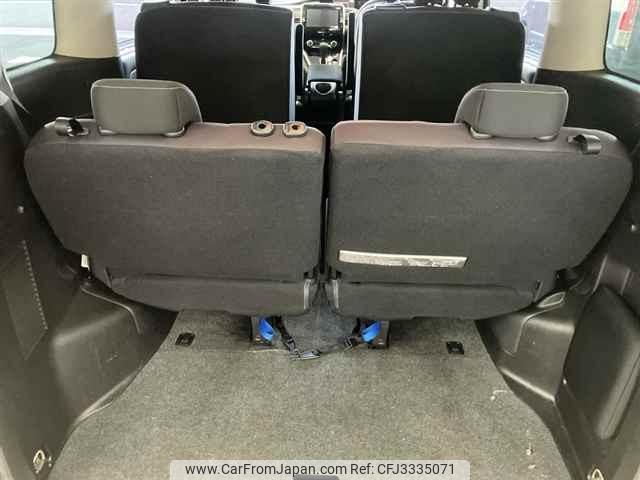 Nissan Serena thumbnail 11