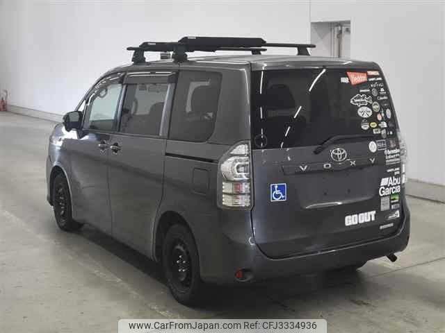 Toyota Voxy thumbnail 2
