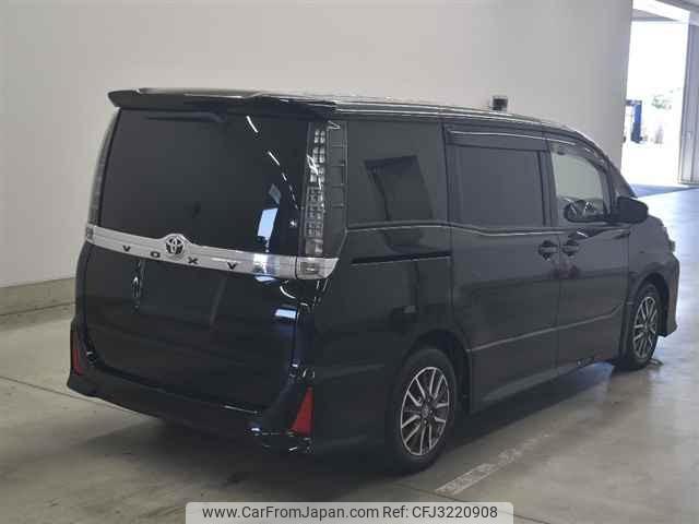 Toyota Voxy thumbnail 6