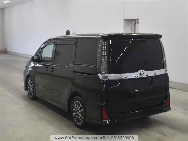 Toyota Voxy thumbnail 2