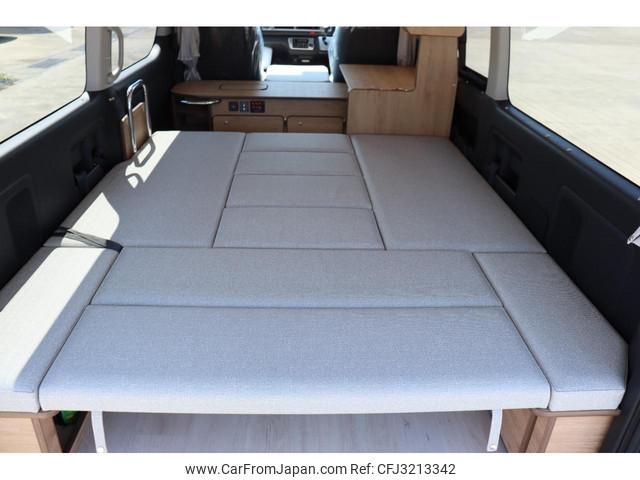 Toyota Hiace Wagon thumbnail 5