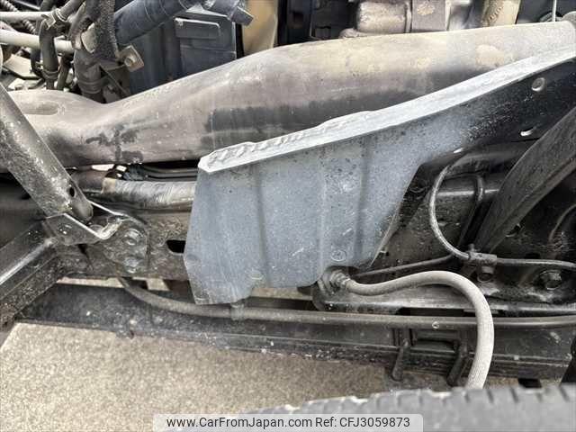 Mitsubishi Fuso Canter 2000 thumbnail 34