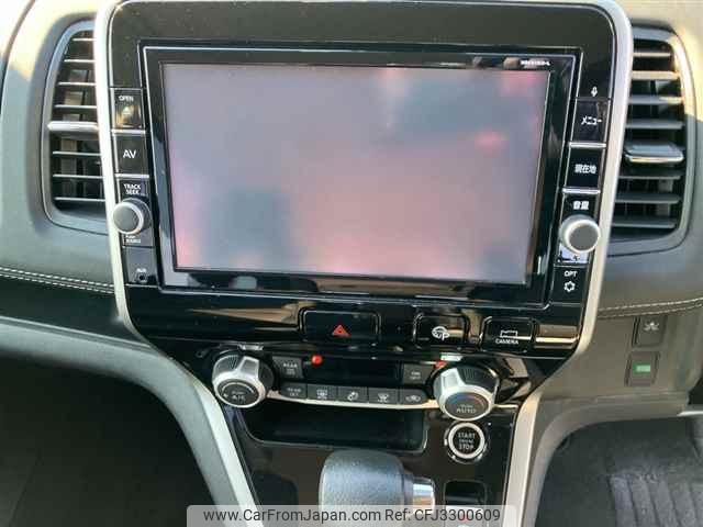Nissan Serena thumbnail 7
