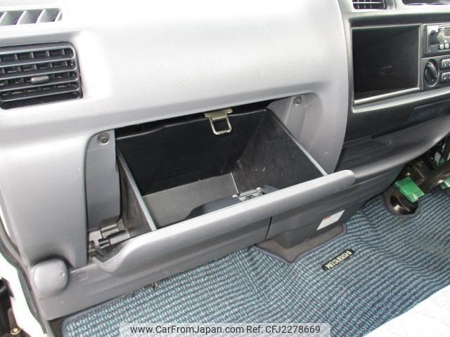 Mitsubishi Delica Truck 2001 thumbnail 8