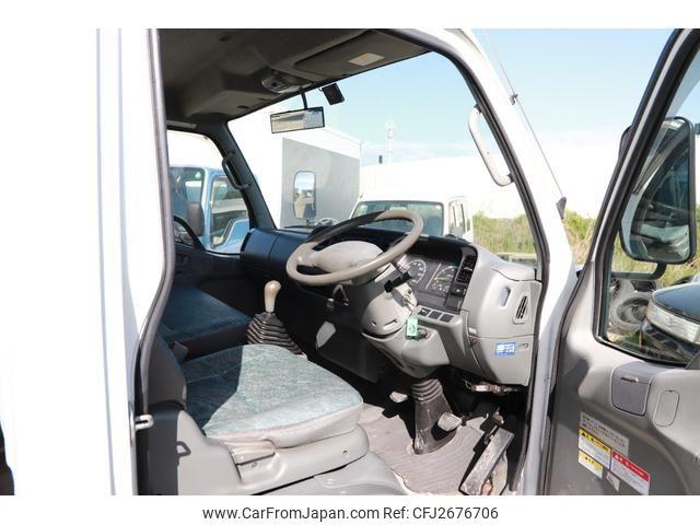 Mitsubishi Fuso Canter 2000 thumbnail 27