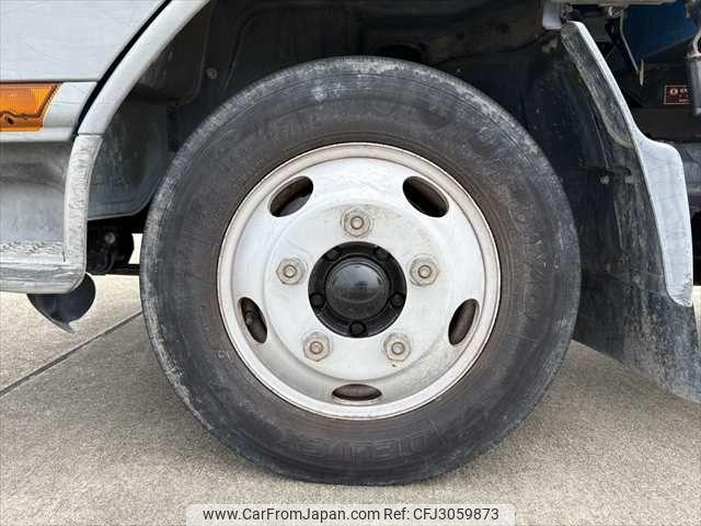 Mitsubishi Fuso Canter 2000 thumbnail 51