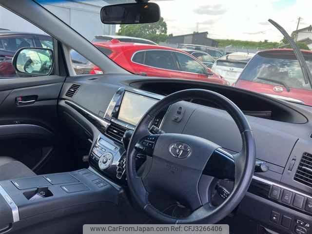Toyota Estima Hybrid thumbnail 4